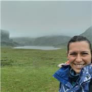 Tras 5 años en Escocia domino algo la lengua Inglesa. Me encantaría poder ser niñera o cuidadora de niños pequeños y hablarles y jugar en su propio idioma.